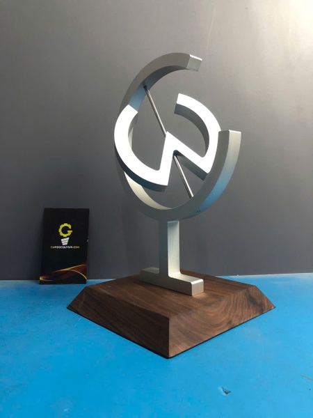 Cúp biểu tượng cao cấp