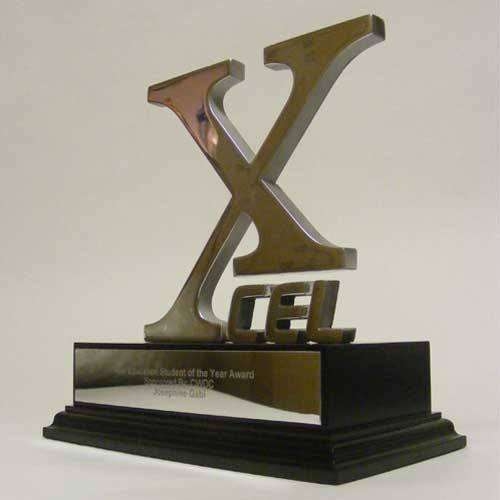 Cúp trao giải logo chữ X
