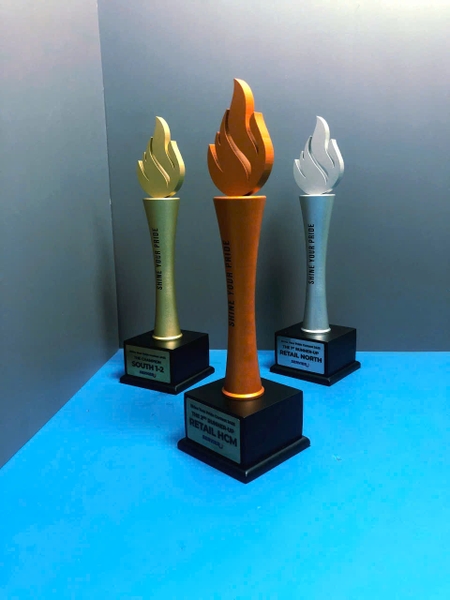 Cúp vinh danh cuộc thi