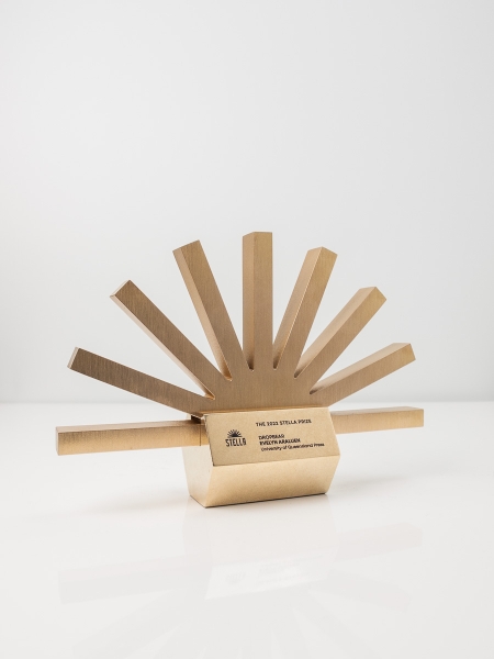 Cúp vinh danh hợp kim theo logo cho sự kiện Stella Prize 2022