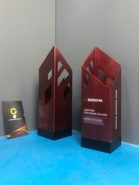 Cúp vinh danh lãnh đạo ngành sơn