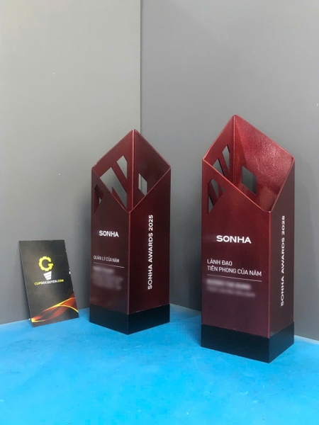 Cúp vinh danh lãnh đạo ngành sơn