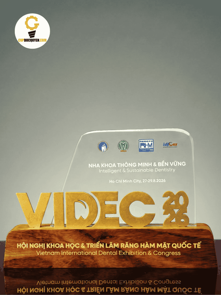 Cúp vinh danh hội nghị cao cấp 2026