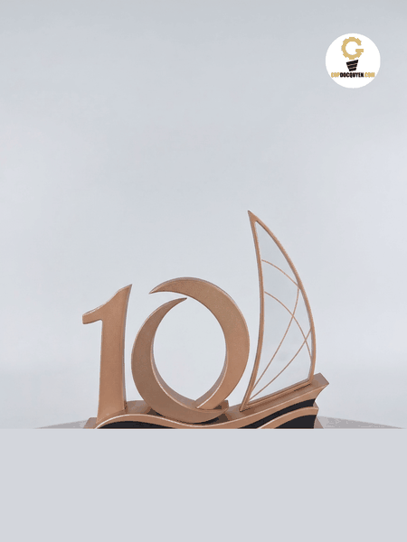 Cúp độc bản - 10 năm hình con thuyền