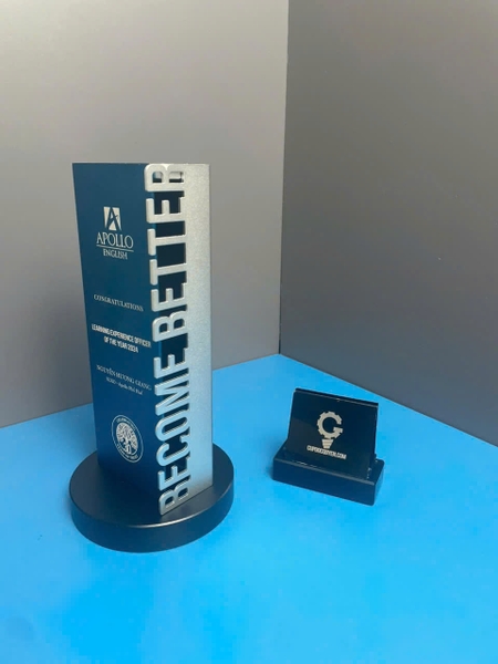 Cúp vinh danh giải Hackathon