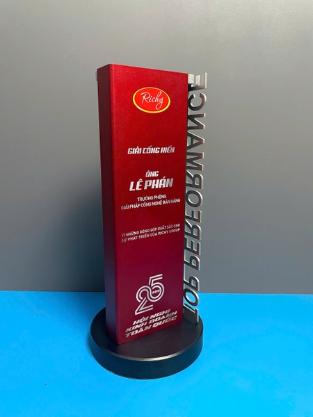 Cúp vinh danh giải Hackathon