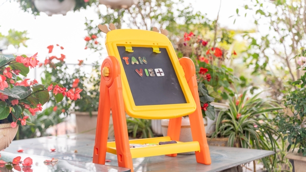 Bảng Vẽ Nam Châm 2 Mặt Cho Bé - (24 Chi Tiết) - Tặng Kèm Phấn, Bút, Bảng Sticker Chữ Số Nam Châm