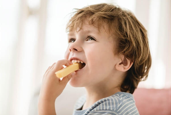 Khi nào trẻ có thể ăn phô mai?