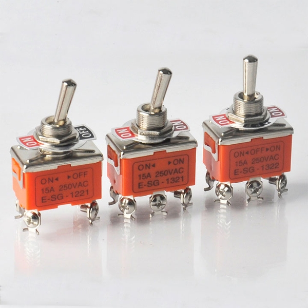 Công Tắc Gạt On/ Off 4 Chân 2 Trạng Thái 1221 250v 15A