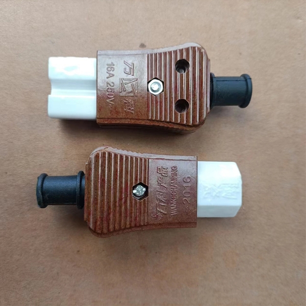 Phích Cắm Gốm Sứ 3 Lỗ 220VA 13A