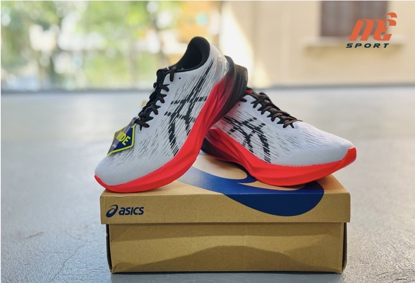 Review giày chạy bộ Asics Novablast 3