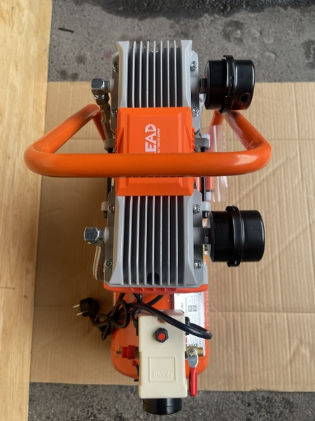 Máy Nén Khí Không Dầu Lead LE 25-15 2.5HP 15L