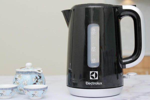 88gd680-binh-dun-sieu-toc-electrolux-1-7-lit-eek3505