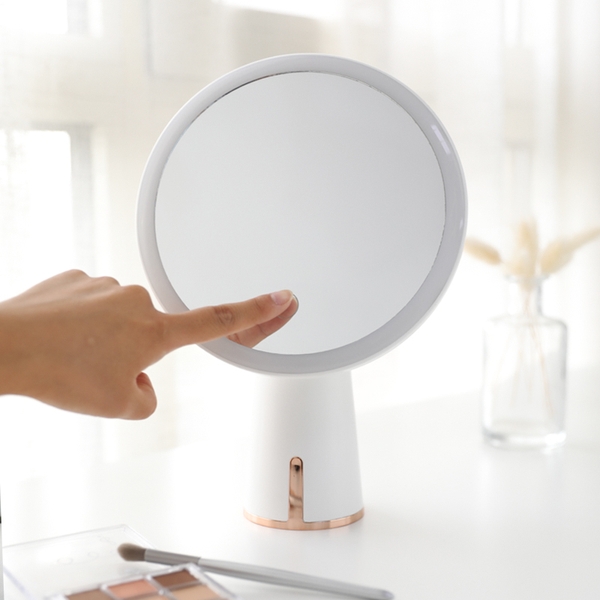 Gương tròn để bàn, gương Led cảm ứng 3 màu kèm chỗ để đồ trang điểm, có thể gấp gọn khi không sử dụng