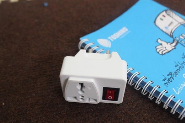 Ổ Cắm - Phích Cắm Chuyển Đổi Từ 3 Chạc Sang 2 Chấu, An Toàn Và Tiện Dụng, Có Công Tắc Bật Tắt - TakyShop 8609 12 z2057271336145 9d9041084a6a869dd22bfcc3e5ac791d