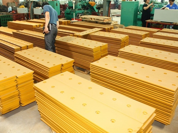 luoi-gau-may-xuc-lat