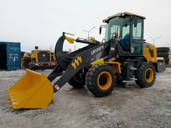 may-xuc-lat-xcmg-lw180fv-gau-1-0-m3