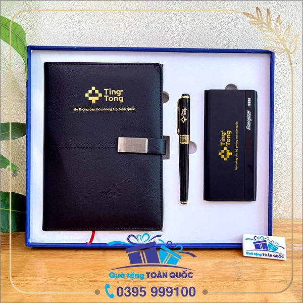 bộ quà tặng sổ da bút ký và pin sạc dự phòng, bộ quà tặng mầu đen, sổ da mầu đen, bút ký mầu đen, pin sạc mầu đen, bộ quà tặng dưới 1 triệu, bộ quà tặng cao cấp, bộ quà tặng sếp