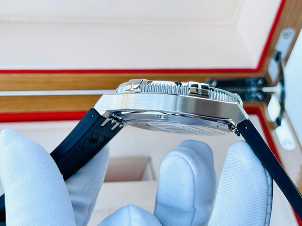  Maurice Lacroix Automatic Aikon Venturer GMT AI6158-SS001-130-2 ( AI6158SS0011302 )