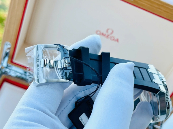  Maurice Lacroix Automatic Aikon Venturer GMT AI6158-SS001-130-2 ( AI6158SS0011302 )