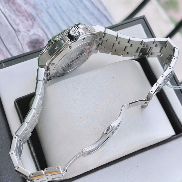 Maurice Lacroix Automatic Aikon Venturer GMT AI6158-SS002-330-1 ( AI6158SS0023301 )