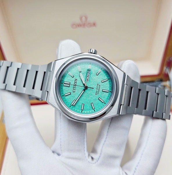  Citizen Quartz Eco-Drive Super Titanium AW0130-85M
