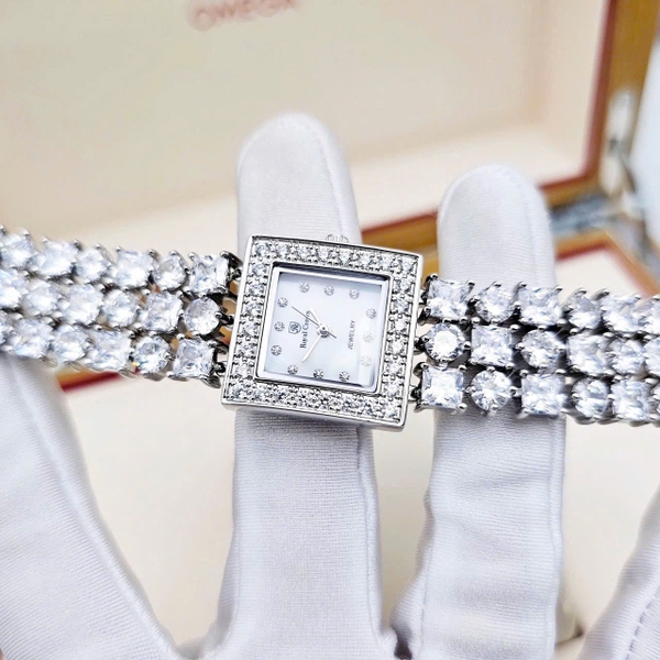  Royal Crown Quartz D8160