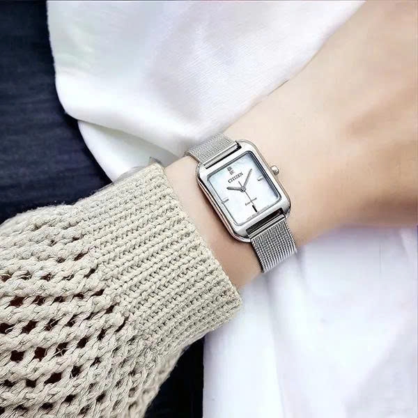  Citizen Quartz Eco-Drive EM0491-81D Dây Thép Vỏ Trắng Mặt Trắng