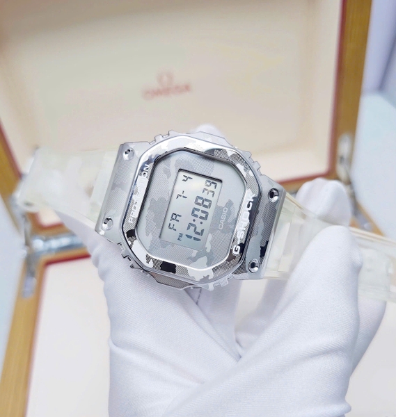 Casio Quartz Gshock GM-5600SCM-1DR