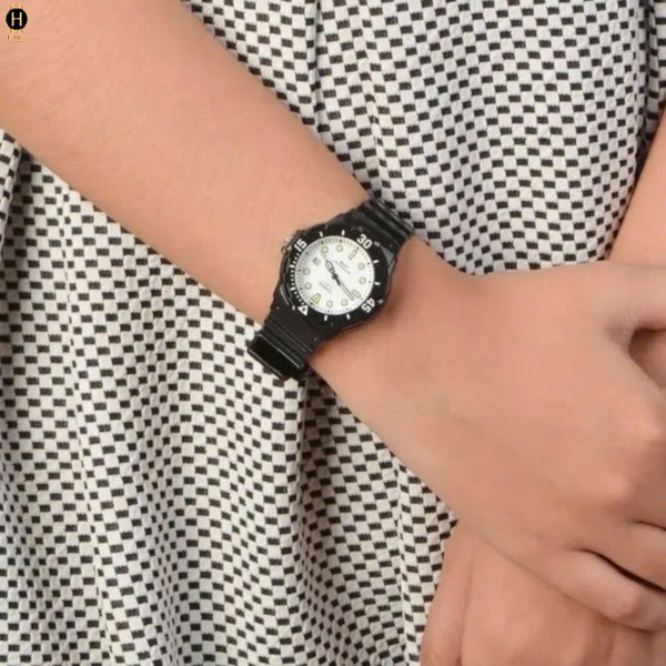 Casio Quartz LRW-200H-7E1VDF