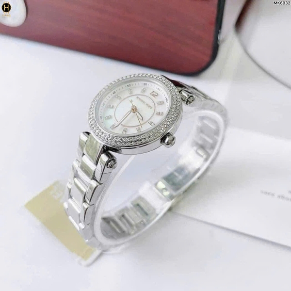 Đồng Hồ Nữ Michael Kors Quartz Parker MK6932  Thiết kế theo phong cách thời trang sang trọng với dây & vỏ thép không gỉ, mặt số tròn 
