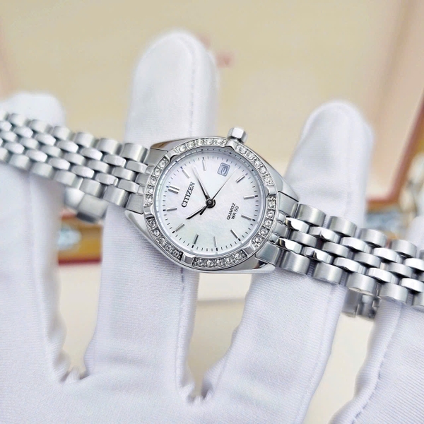 Citizen Quartz EU6060-55D Dây Thép Trắng Mặt Trắng Khảm Trai