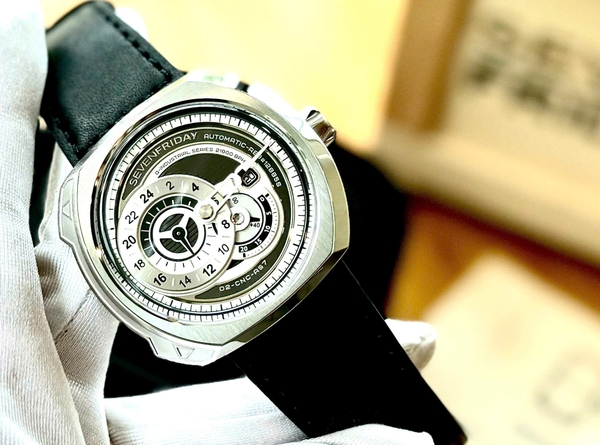 SevenFriday Automatic Q1/01