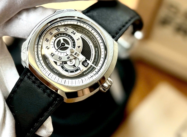 SevenFriday Automatic Q1/01