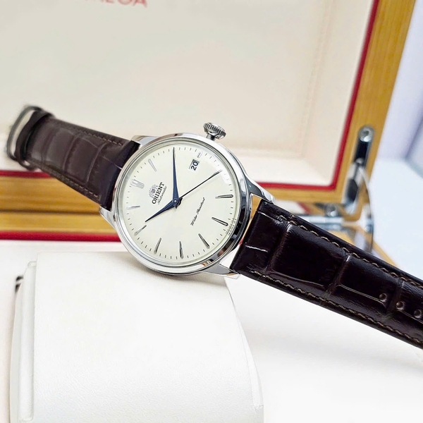  Orient Automatic Classic Bambino RA-AC0M04Y30B ( RA-AC0M04Y ) ( RA-AC0M04Y10B ) Dây Da Nâu Mặt Trắng Ngà