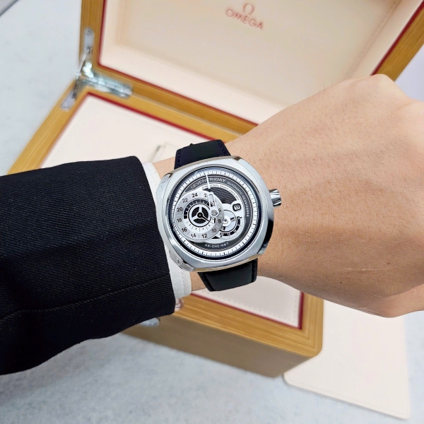 SevenFriday Automatic Q1/01
