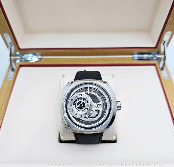 SevenFriday Automatic Q1/01