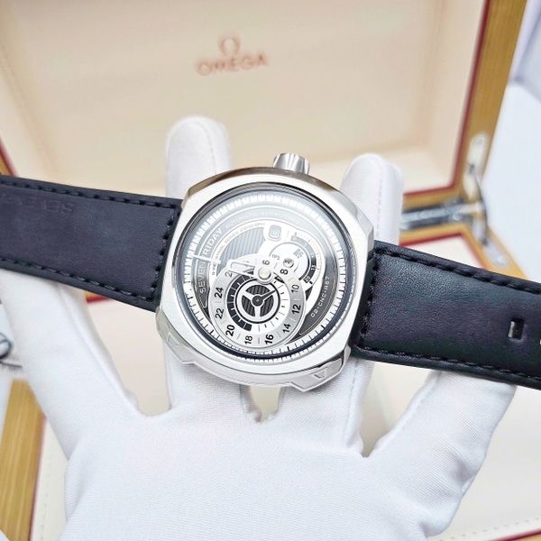 SevenFriday Automatic Q1/01