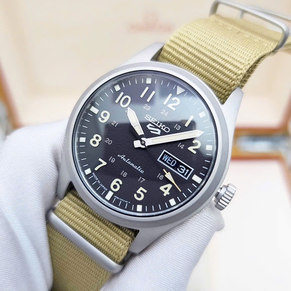 Seiko 5 Automatic Sports Field SRPG35J1