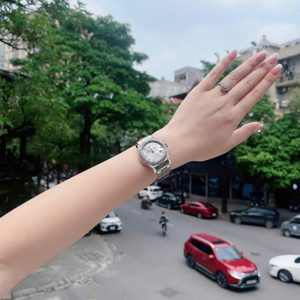  Gucci Quartz Pantheon YA115408