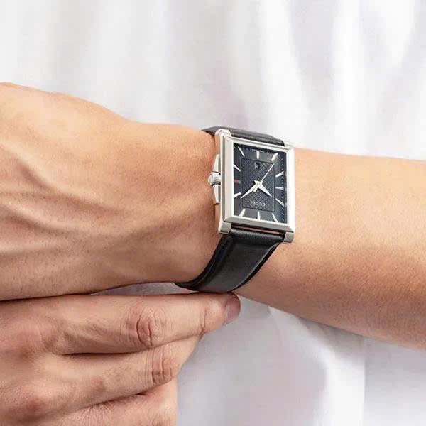 Gucci Quartz G-Timeless YA138404