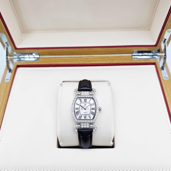 Royal Quartz 4670 Da Đen Mặt Trắng
