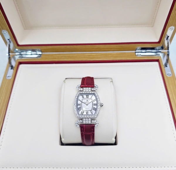  Royal Quartz 4670 Da Đỏ Mặt Trắng