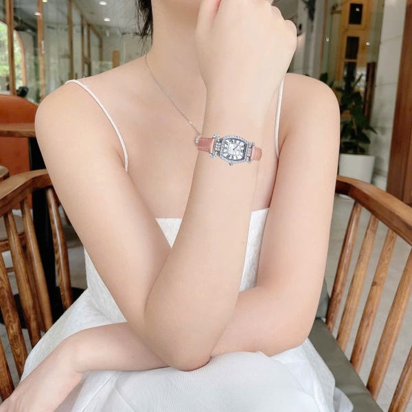 Đồng Hồ Nữ Royal Quartz 4670 Da Hồng Mặt Trắng