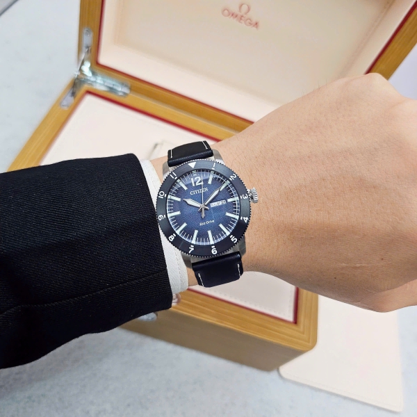Đồng Hồ Nam Citizen Quartz Eco-drive AW0077-19L