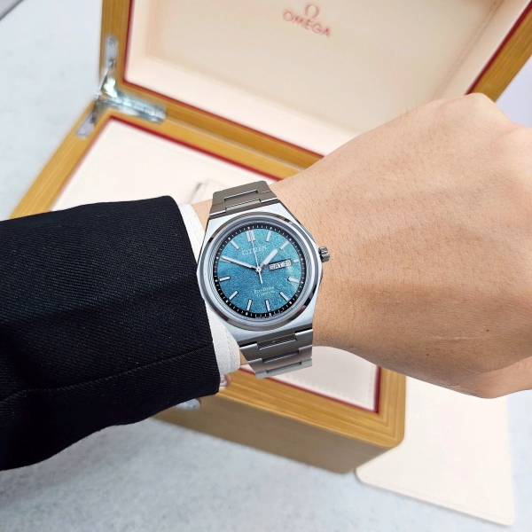 Đồng Hồ Nam Citizen Quartz Eco-Drive Super Titanium AW0130-85X