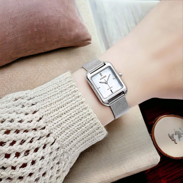 Đồng Hồ Nữ Citizen Quartz Eco-Drive EM0491-81D