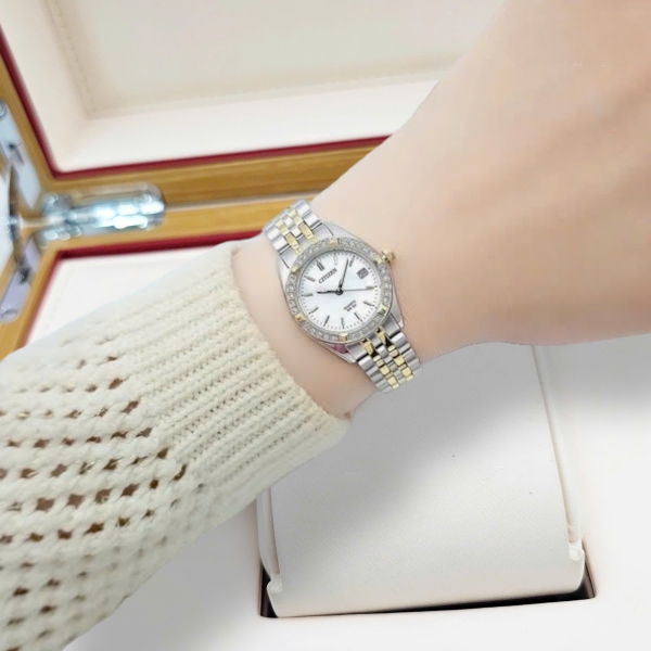 Đồng Hồ Nữ Citizen Quartz EU6064-54D Dây Thép Vỏ Trắng Mặt Khảm Trai 
