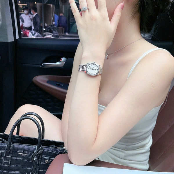 Đồng Hồ Nữ Gucci Quartz Diamond GG2570