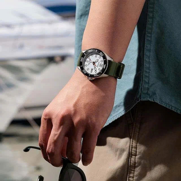 Đồng Hồ Nam Citizen Quartz Eco-Drive  Promaster Marine  BN0265-00A